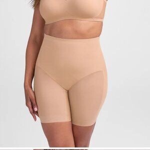 Superpower Mid-Waist Short Color Sand Size Medium NEW